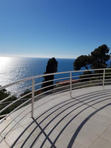 Vue mer.Tranquilité.Cap d'Ail à 10 mn de MONACO