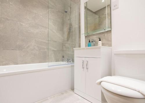 Hamilton Grace 2 Bed 1 Bath Plenty of Parking SN5 - image 8