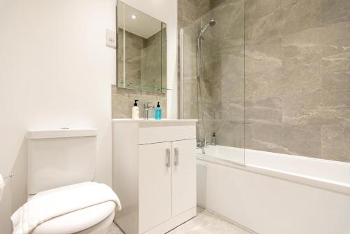 Hamilton Grace 2 Bed 1 Bath Plenty of Parking SN5 - main image