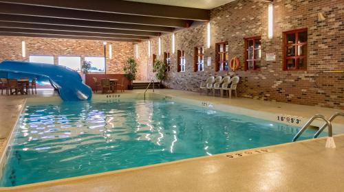 สระว่ายน้ำ, BCMInns - Lloydminster in ลอยด์มินส์เตอร์