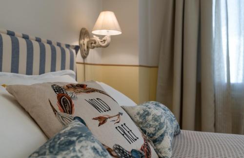 Absolute Athens III - image 8