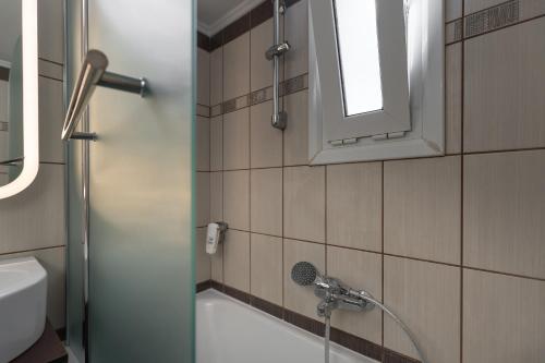 Absolute Athens III - image 14