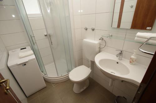 Economy Double Room with Private Bathroom