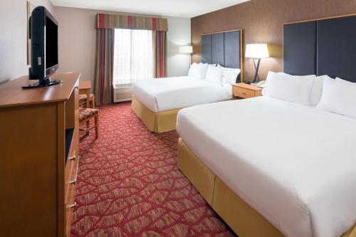 Standard Queen Room with Two Queen Beds