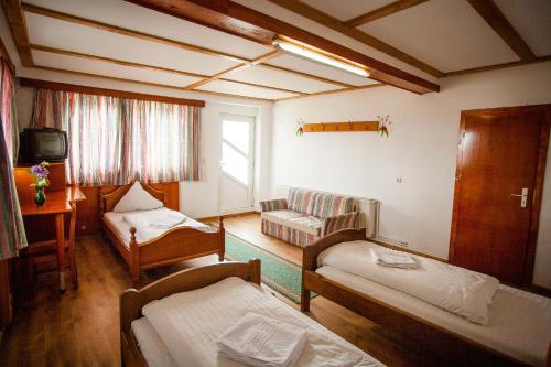 Triple Room with Private Bathroom