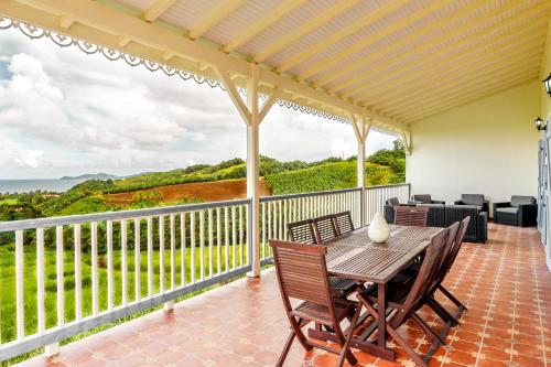 balcon/terasă, Le Domaine Saint Aubin in La Trinite