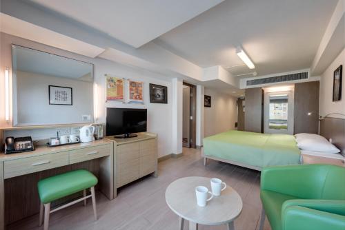 room detail thumbnail 1