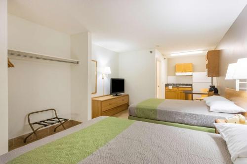2 double beds