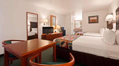 Queen Room with Two Queen Beds - Non-Smoking