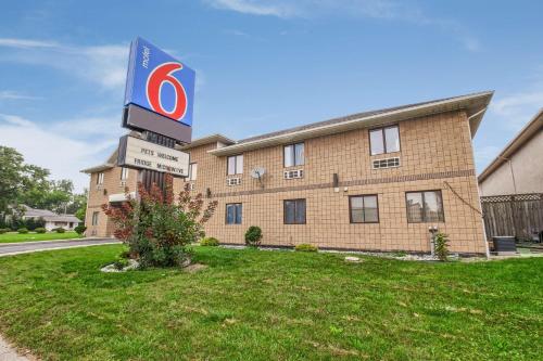 Photo - Motel 6-Windsor, ON