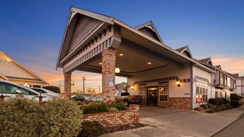 Best Western Plus Bayshore Inn