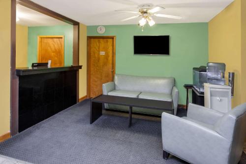 Super 8 by Wyndham Stevensville St Joseph in Stevensville, USA