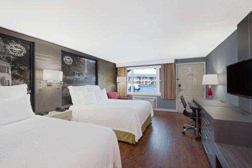 Super 8 by Wyndham Sturbridge Super 8 by Wyndham Sturbridge