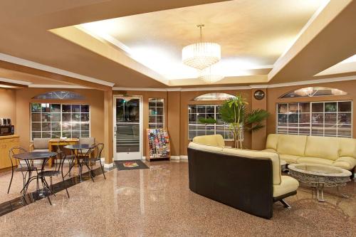Super 8 by Wyndham Los Angeles Downtown in Los Angeles, USA