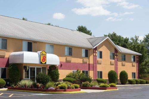 Super 8 by Wyndham Medina in Medina, USA