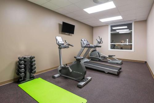 Super 8 by Wyndham Mont Laurier - Hotel - Mont-Laurier