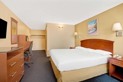 Super 8 by Wyndham Milford/New Haven in Milford, USA