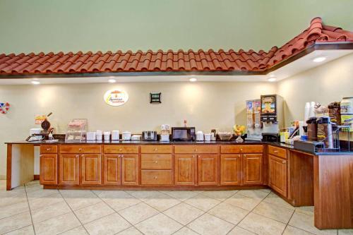 Super 8 By Wyndham Forrest City – Forrest City, AR
