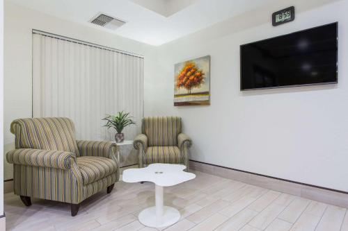 Super 8 by Wyndham Petersburg in Petersburg, USA
