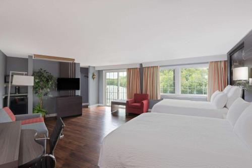 Super 8 by Wyndham Sturbridge Super 8 by Wyndham Sturbridge