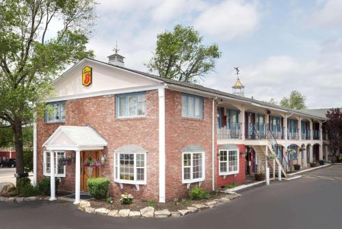 Super 8 by Wyndham Sturbridge - Hotel