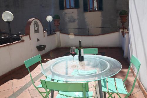 S.Zanobi courtyard house w/ terrace, Florencie