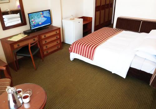 Two-Bedroom Suite image 8