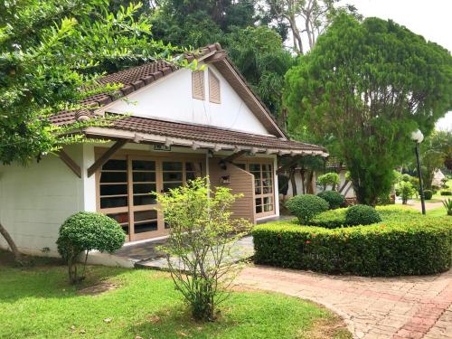Rockgarden Beach Resort - 정원