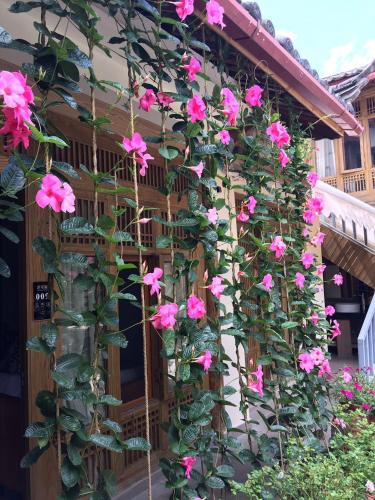 Old Town of Lijiang Meiliju Inn