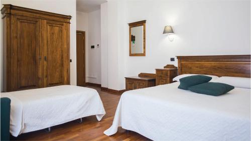 Hotel La Piazzetta The 3-star Hotel La Piazzetta offers comfort and convenience whether youre on business or holiday in Sicily. The hotel has everything you need for a comfortable stay. 24-hour front desk, facilities f