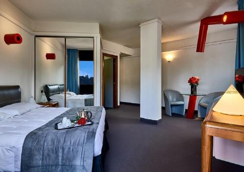 Albornoz Palace Hotel - image 11