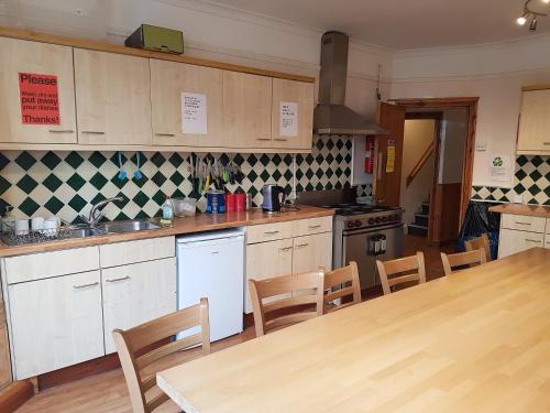 Kitchen, Barmy Badger Backpackers in Earls Court