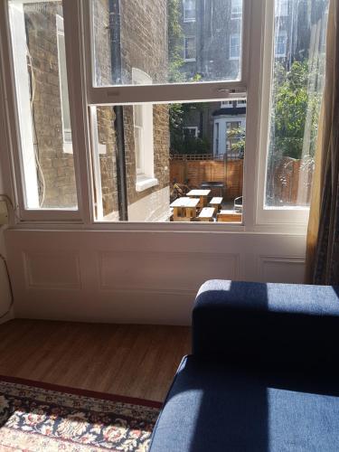 Barmy Badger Backpackers – London