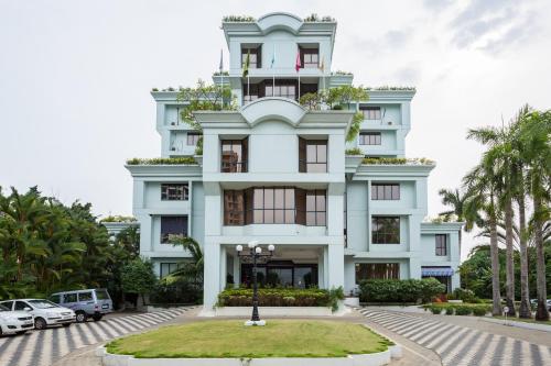 The Windsor Castle and Lake Village Ayurvedic Resort - Ettumanoor