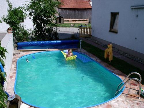 Swimming pool, Ferienwohnungen Stark in Kelheim