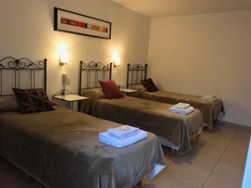 3 twin beds