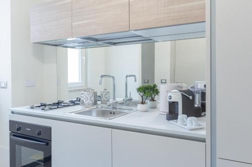 Al Qasr- Design and Luxury Apartment - image 10