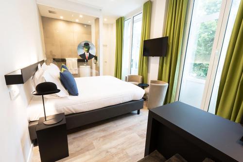 2 twin beds