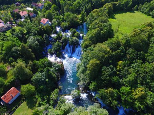 Domaćinstvo Una-Ostrovica