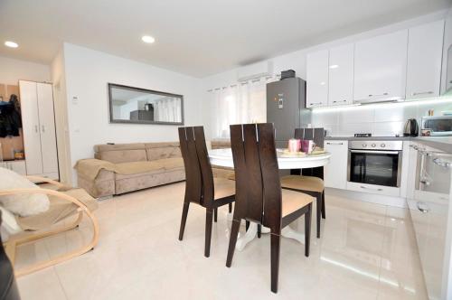 Apartments Valentino in Gradac