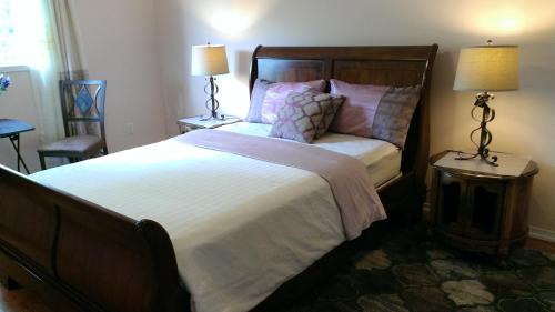Deluxe Queen Suite