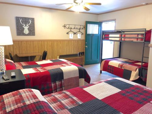 Rockerville Lodge & Cabins in Rockerville (SD)