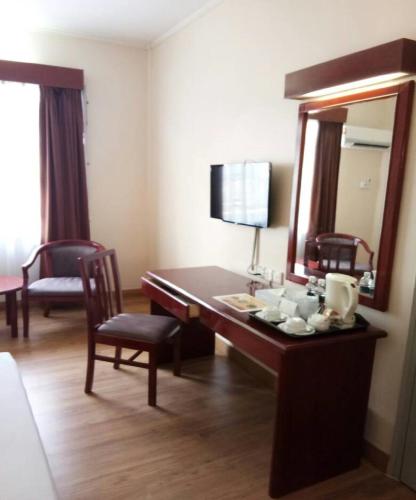 Standard Double Room image 3
