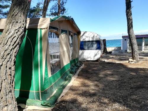 Caravan near the sea - Camping - Ugljan
