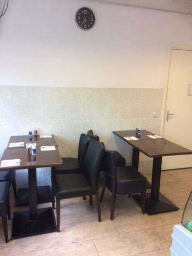 Guest House Amsterdam - Hostel Room Type - Double Room with Shared Bathroom