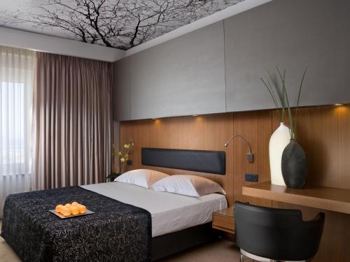 room detail thumbnail 0