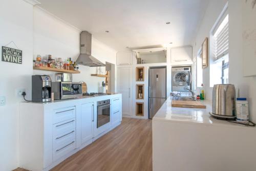 Three-Bedroom House image 9