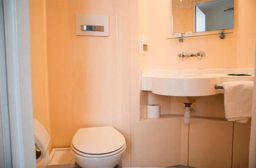 Caledonian Studio Flats - image 3