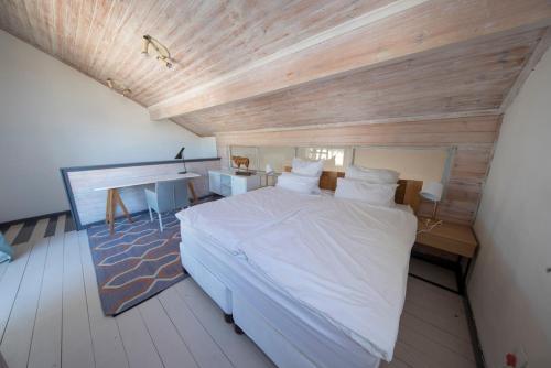 Three-Bedroom House image 1