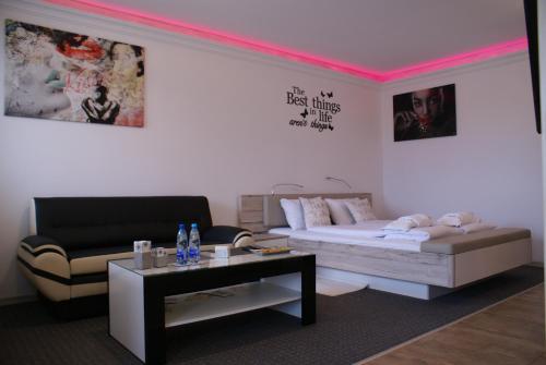 Top Oder Apartments- private parking